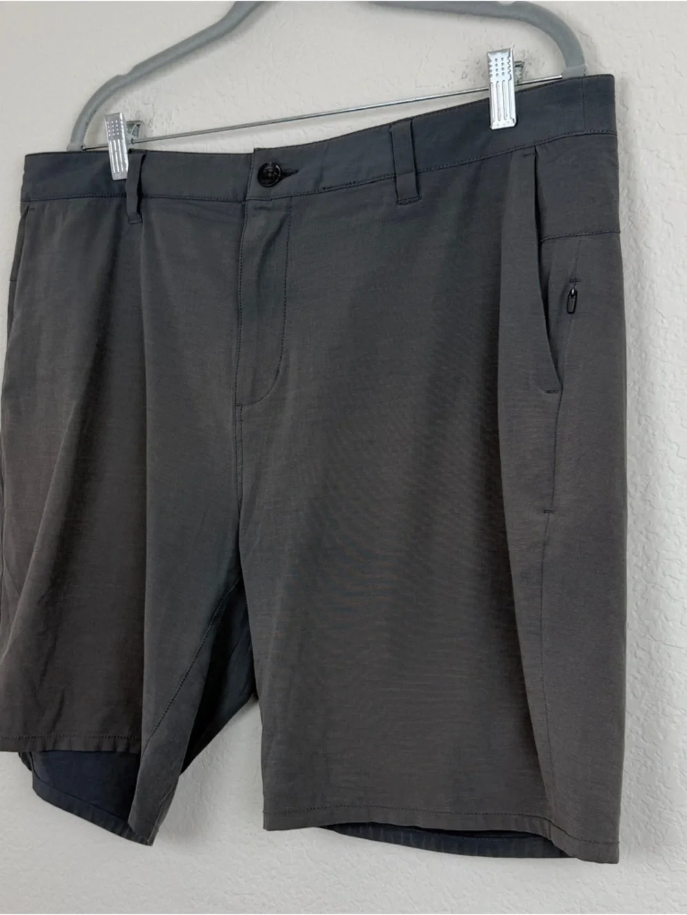 Vuori Men’s Aim Shorts 8” | 36 | Charcoal Grey - Picture 2 of 6